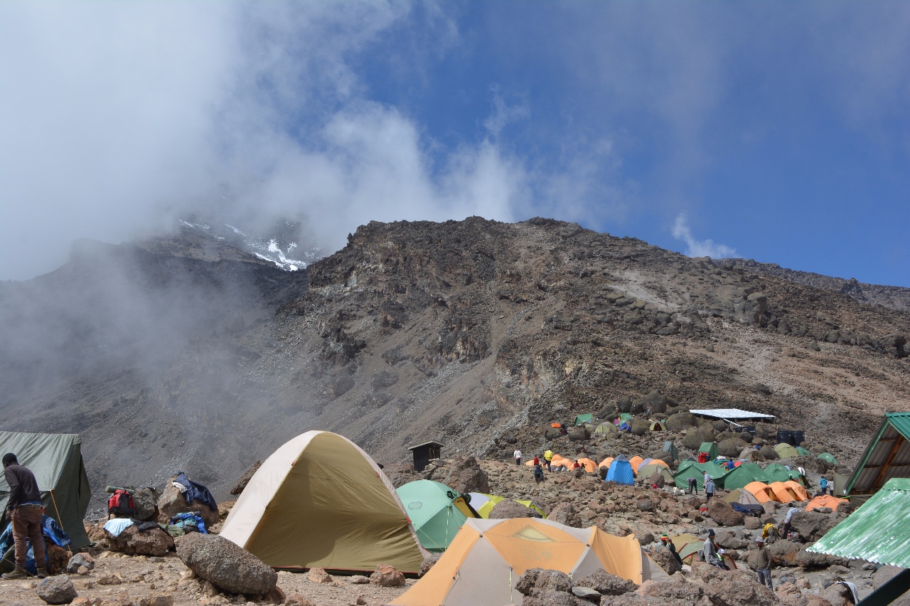 Kili Dag 5 Bland molnen i Barafu Hut