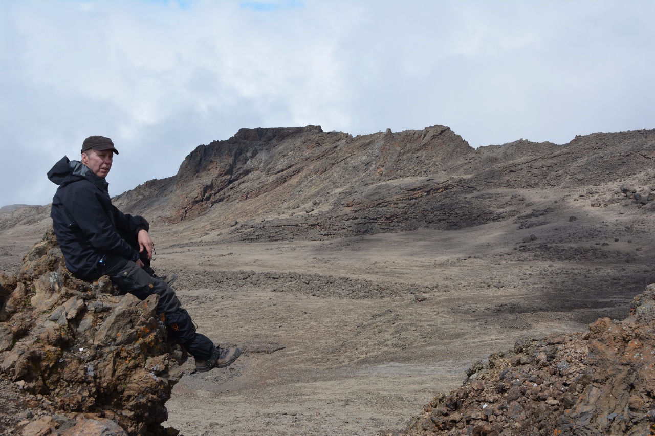 Kili Dag 5 Henry sitter högt