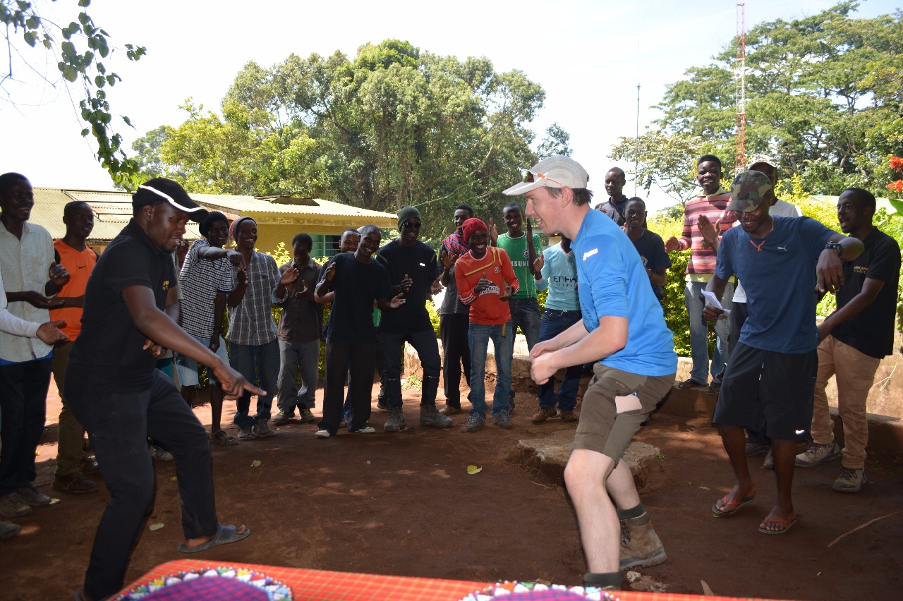 Kili Dag 7 Dansuppvisning